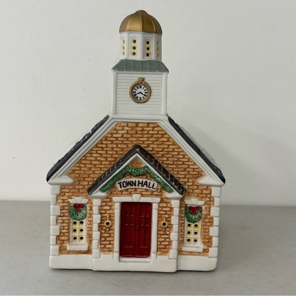 Thomas Kinkade Town Hall St. Nicholas Circle VTG 1993 No Light Included